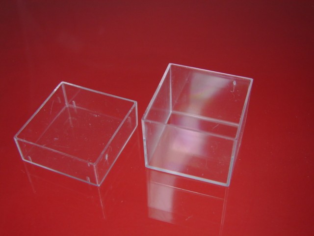 pudełeczko 2,8x2,8x2,1cm