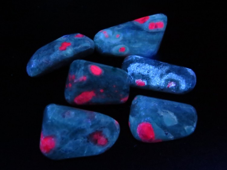 rubin w fuchsycie * UV