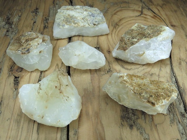 opal biały - kamień