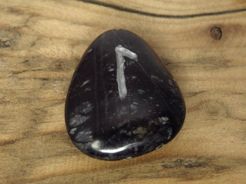 Laukaz - runa na kamieniu