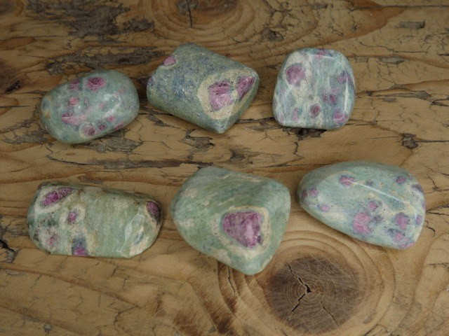 rubin w fuchsycie * UV