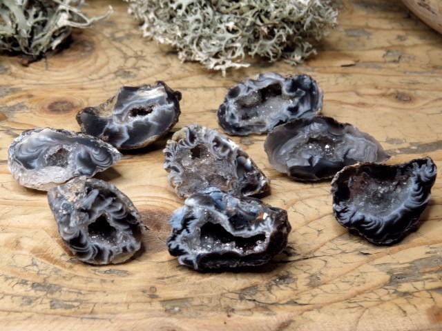 agat z geodą ciemny