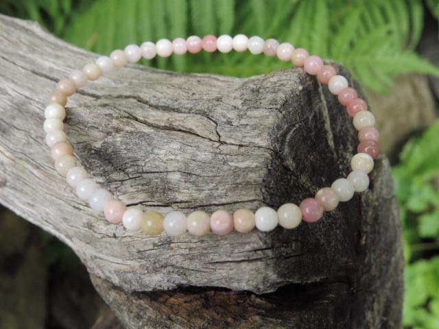 opal różowy * bransoletka 4mm