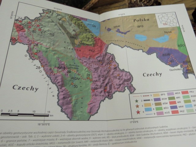 GEOSTRADA SUDECKA - PRZEWODNIK GEOLOGICZNY TOM III