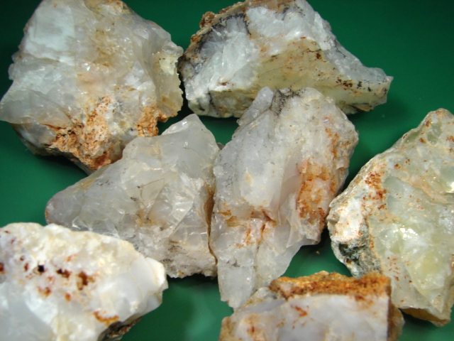 opal biały - kamień