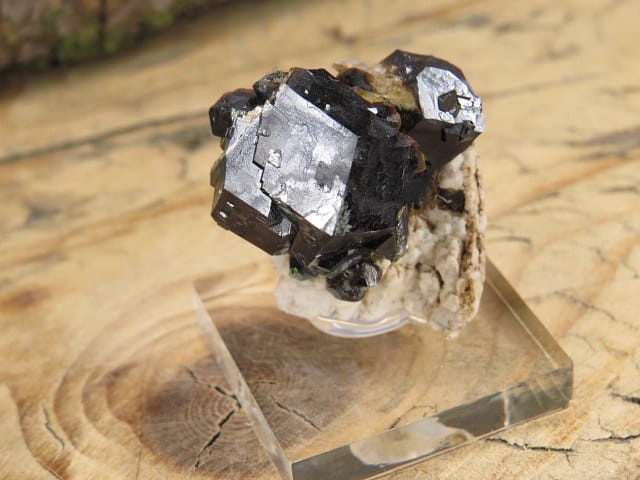 granat andradyt - schorlomit na podstawce * Maroko