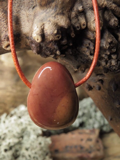 mookait * amulet na rzemieniu