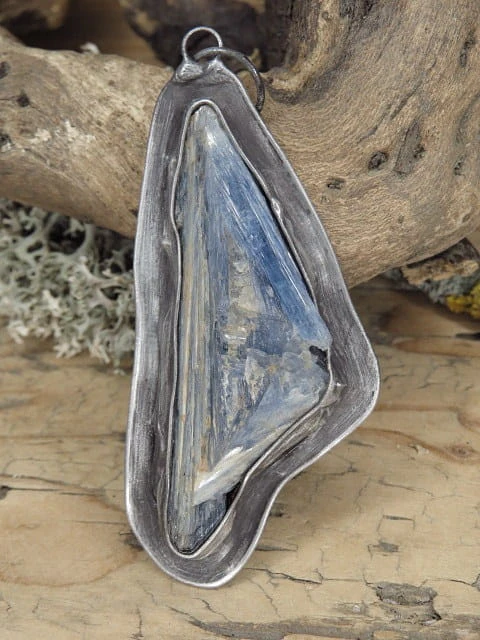 dysten - cjanit wisior * amulet ochronny - rozwój duchowy