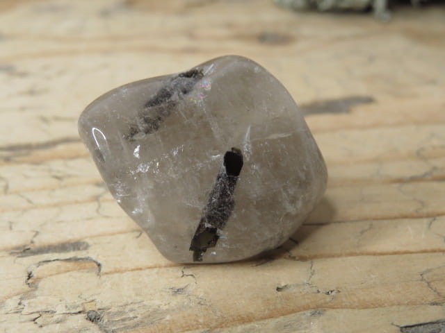 kwarc z turmalinem - kwarc turmalinowy