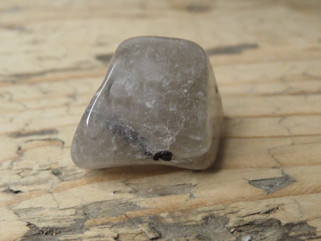 kwarc z turmalinem - kwarc turmalinowy