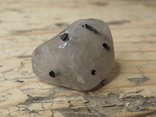 kwarc z turmalinem - kwarc turmalinowy