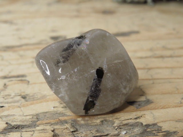 kwarc z turmalinem - kwarc turmalinowy