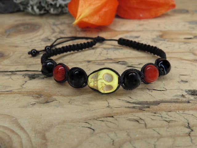 bransoletka z czaszką - howlit jaspis onyks * makrama