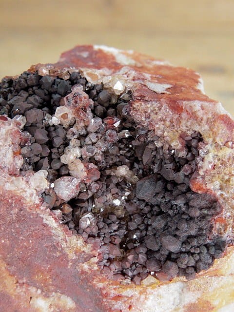 kryształy kwarcu na kwarcycie - Wiśniówka Wielka Polska