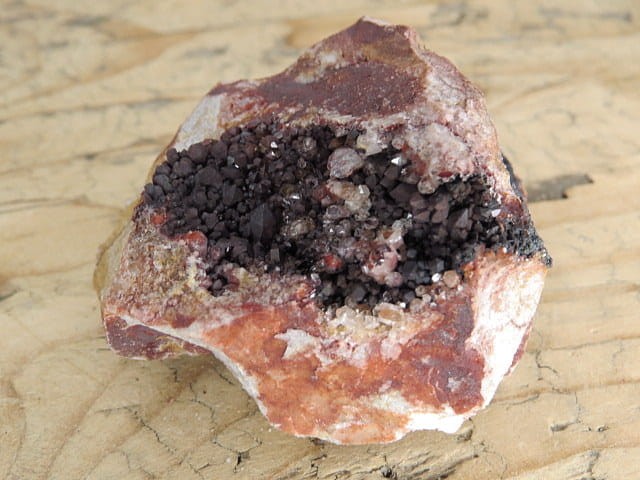 kryształy kwarcu na kwarcycie - Wiśniówka Wielka Polska