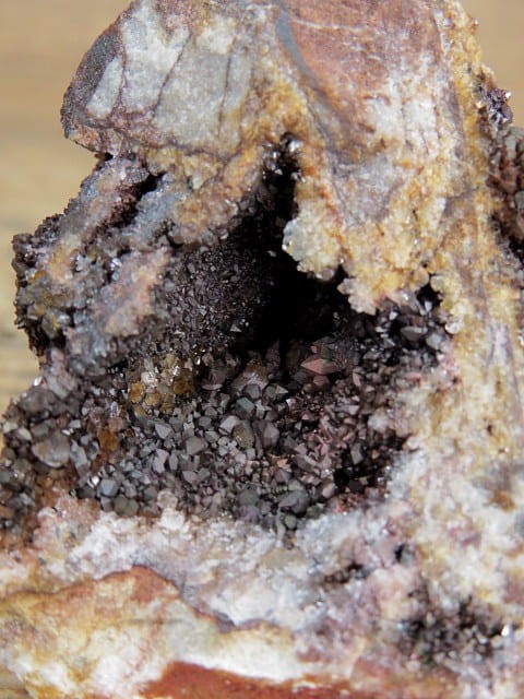 kryształy kwarcu na kwarcycie - Wiśniówka Wielka Polska