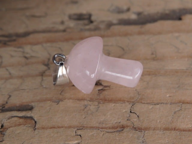 grzybek z kwarcu różowego * wisiorek