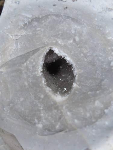 krzemień z geodą i kryształami kwarcu * konkrecja - buła * Polska