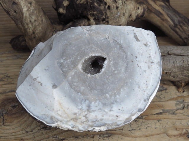 krzemień z geodą i kryształami kwarcu * konkrecja - buła * Polska