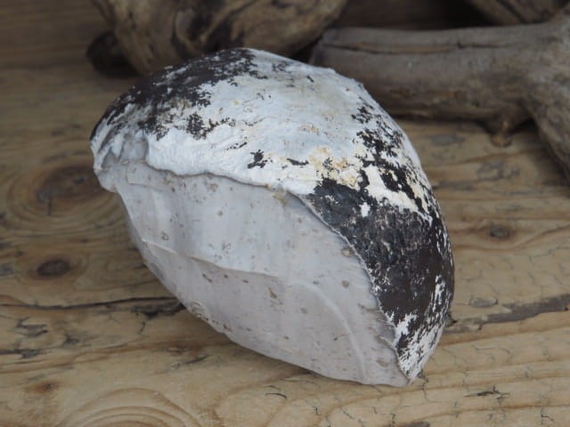 krzemień z geodą i kryształami kwarcu * konkrecja - buła * Polska