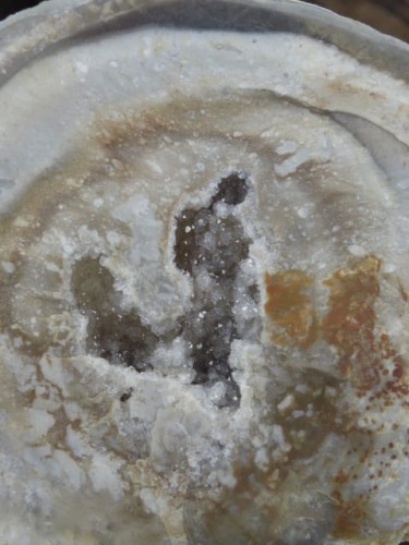 krzemień z geodą i kryształami kwarcu * konkrecja - buła * Polska