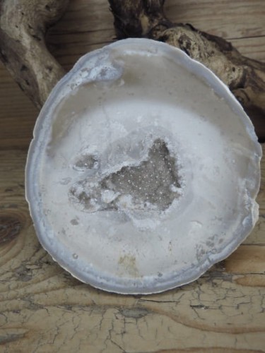 krzemień z geodą i kryształami kwarcu * konkrecja - buła * Polska