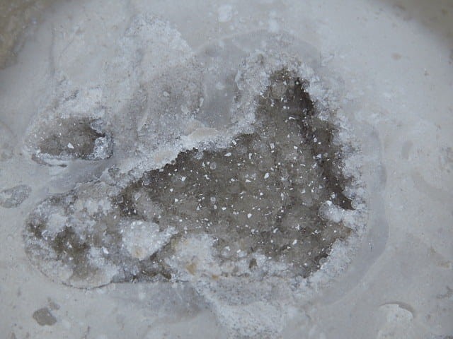 krzemień z geodą i kryształami kwarcu * konkrecja - buła * Polska