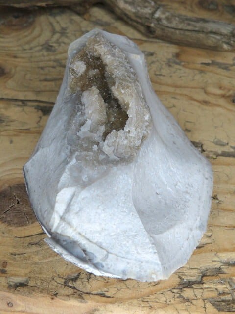 krzemień z geodą i kryształami kwarcu * konkrecja - buła * Polska