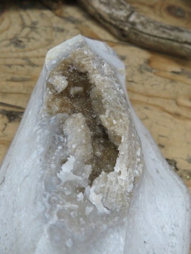 krzemień z geodą i kryształami kwarcu * konkrecja - buła * Polska