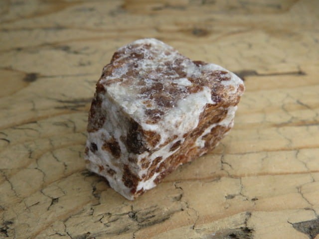 granat w skale kwarcowo-skaleniowej * Namibia