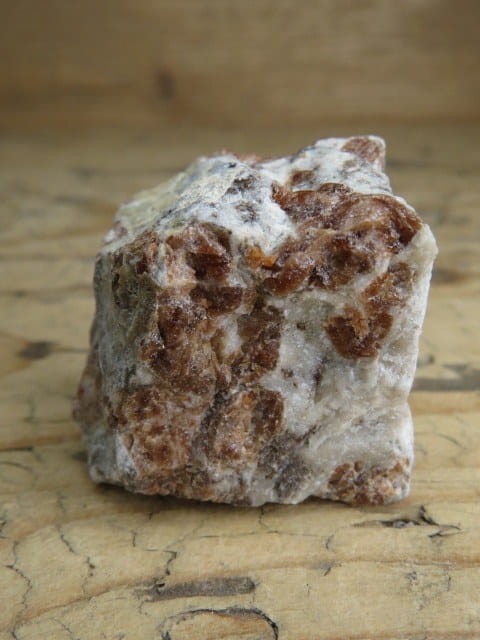 granat w skale kwarcowo-skaleniowej * Namibia