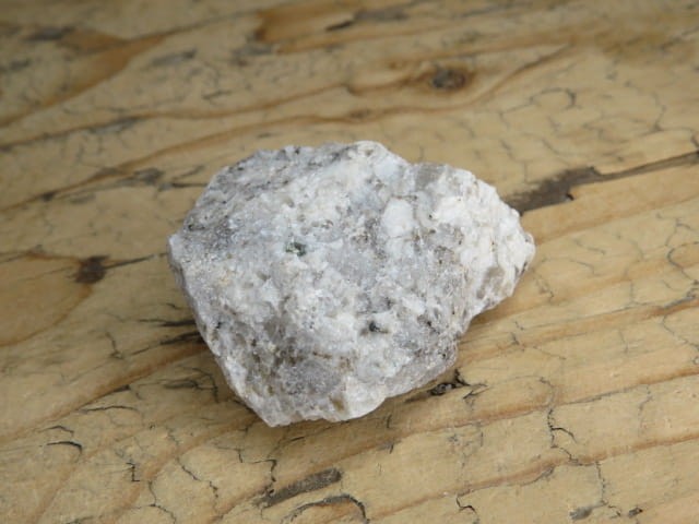 granat w skale kwarcowo-skaleniowej * Namibia
