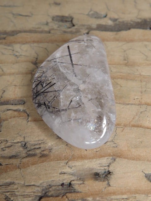 kwarc z turmalinem - kwarc turmalinowy