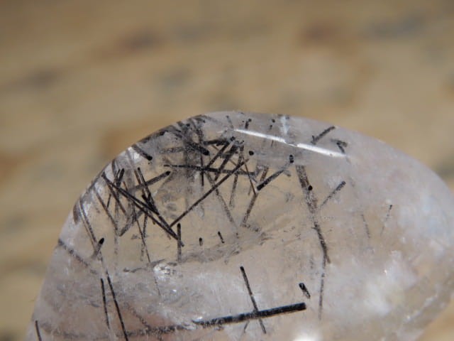 kwarc z turmalinem - kwarc turmalinowy