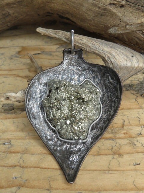 piryt * wisior liść