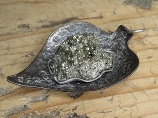 piryt * wisior liść