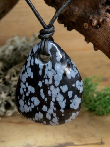 obsydian śnieżny * amulet ochronny na rzemieniu