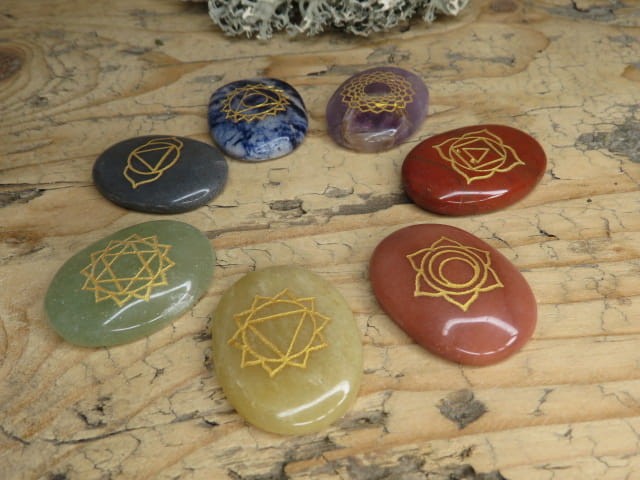 Kamienie do pracy z czakrami z symbolami - zestaw