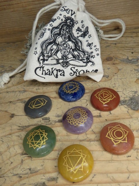 Kamienie do pracy z czakrami z symbolami - zestaw