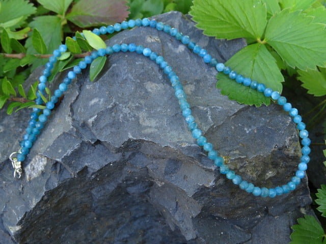 apatyt * naszyjnik z apatytu 4mm - szlif fasetkowy