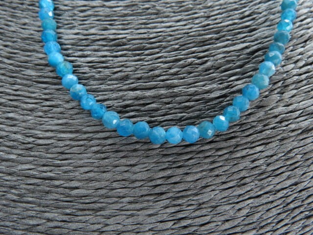 apatyt * naszyjnik z apatytu 4mm - szlif fasetkowy