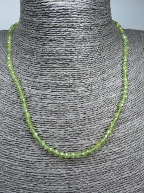 oliwin * naszyjnik z oliwinu 4mm - szlif fasetkowy