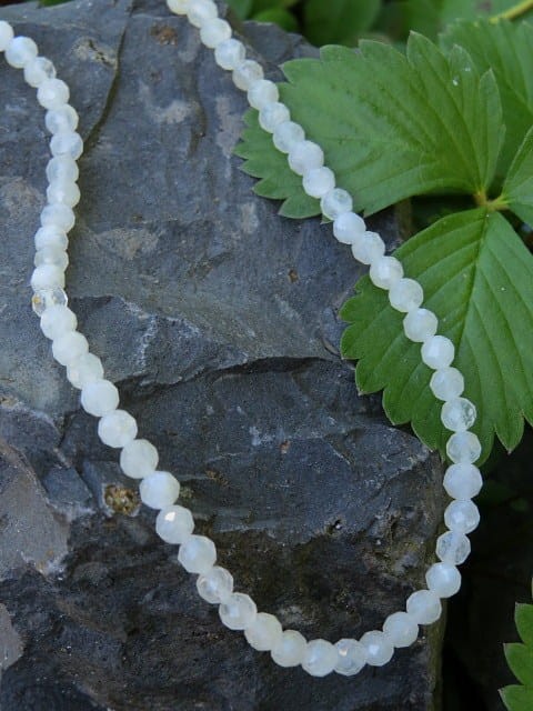 kamień księżycowy * naszyjnik z kamienia księżycowego 4mm - szlif fasetkowy