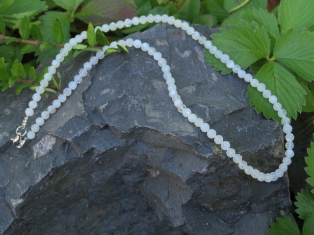 kamień księżycowy * naszyjnik z kamienia księżycowego 4mm - szlif fasetkowy