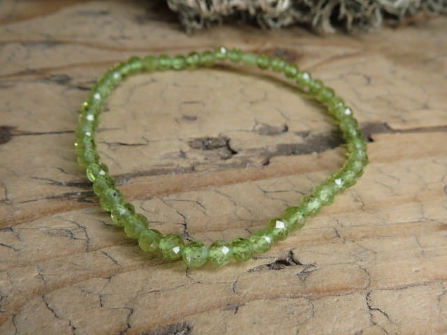 oliwin * bransoletka z oliwinu 4mm - szlif fasetkowy