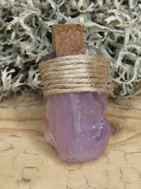 ametyst w skórze * amulet - skóra i kamień