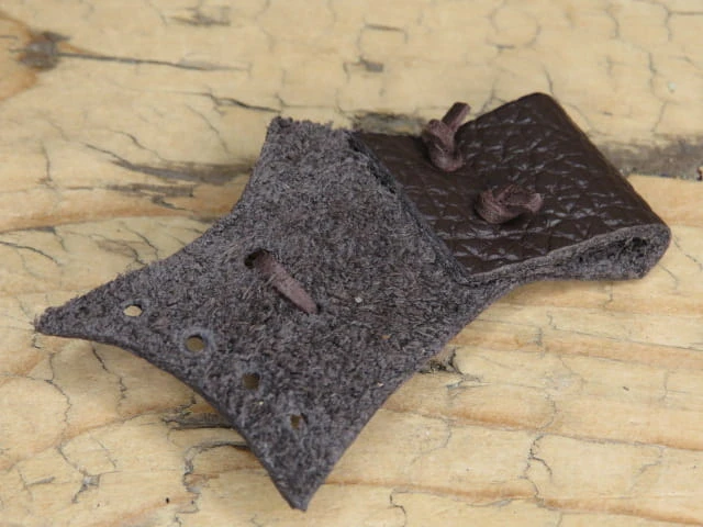ametyst w skórze * amulet - skóra i kamień