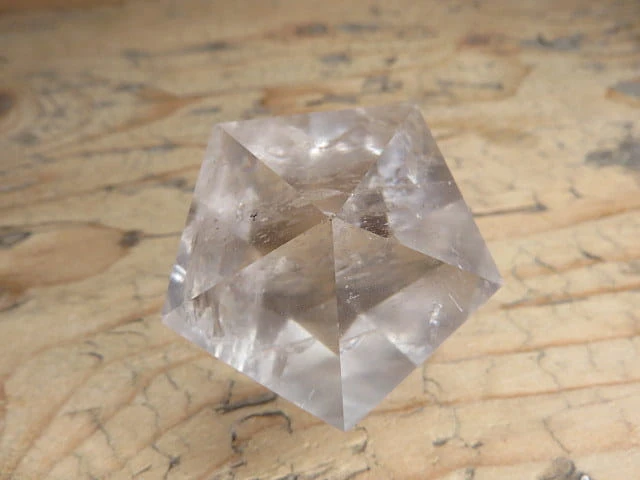 Dwudziestościan - kryształ górski