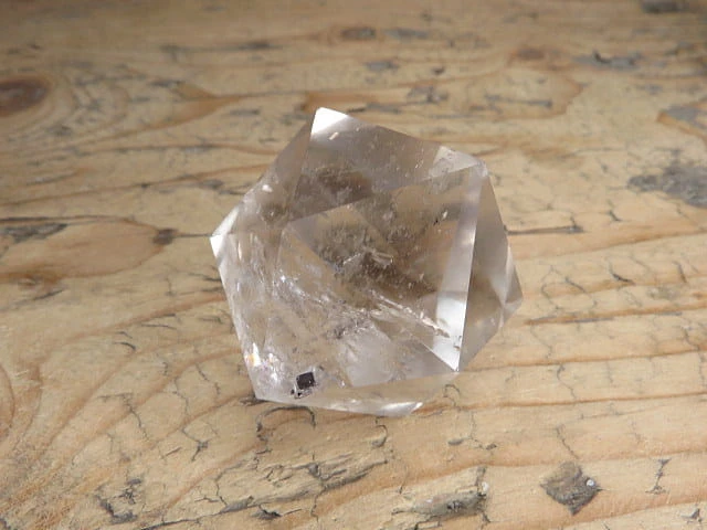 Dwudziestościan - kryształ górski