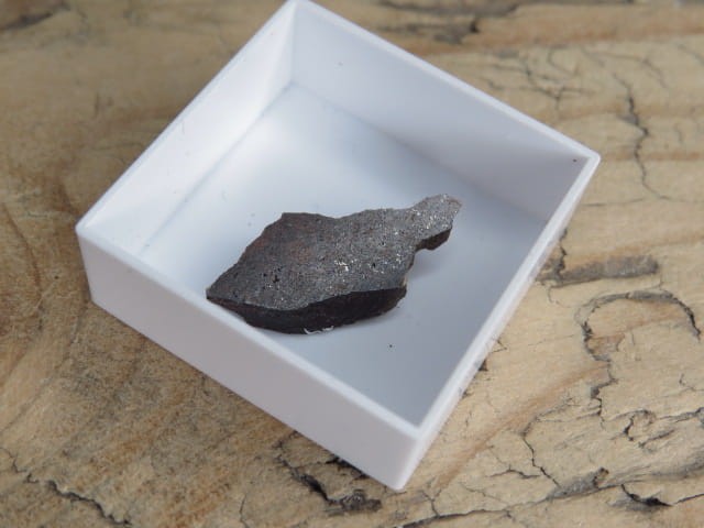 Meteoryt kamienny * NWA 13165 1,11g * certyfikat autentyczności